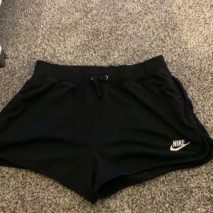 Women’s Medium Nike Shorts